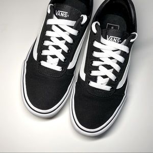 Women’s Van’s Old Skool Sneakers Size 7.5